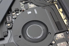 De XPS 16 schittert echt als hij geconfigureerd is met de Core Ultra X7, ook al vraagt hij meer vermogen en draait hij luider