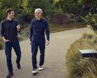 Apple-CEO Tim Cook en zijn opvolger John Ternus.