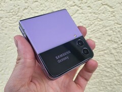 Het omslagscherm van de Samsung Galaxy Z Flip5 wordt een absolute eenheid (afbeelding via eigen)