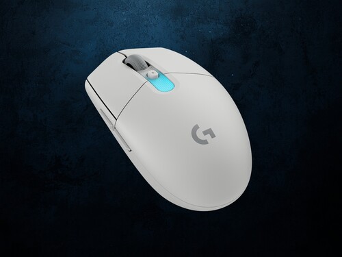 De Logitech G305 X Superlight-gamingmuis, afgebeeld in het wit