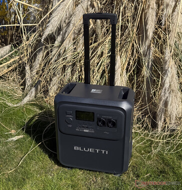 De Bluetti Elite 400 wordt geleverd met een telescopische handgreep...