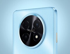 De Huawei Nova 14i is allesbehalve compact dankzij een enorm 6,95-inch beeldscherm (Afbeelding bron: Huawei)