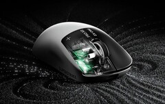 De Logitech G Pro X2 Superstrike heeft ongebruikelijke toetsen met haptische feedback.