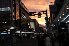Lumix S5-II: HDR-bracketing zou hier zinvol kunnen zijn, maar het belang ervan moet niet worden overschat—vooral vanwege de bewegende mensen in deze scène, en meer in het algemeen omdat zelfs compactcamera's tegenwoordig een steeds groter dynamisch bereik bieden