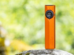 De Olight ArkPro Ultra-zaklamp is nu verkrijgbaar in een nieuwe kleur: Amber Orange.
