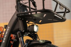 Voorbakje en koplamp van 600 lumen.