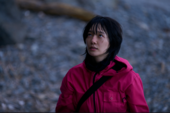 Jun-hee is de meest breekbare hoop van het seizoen; haar aanwezigheid alleen al herkadert de kosten van het overleven en legt de emotionele horror in de kern van het spel bloot. (Afbeeldingsbron: Netflix)