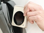 De ZTE Libero Flip heeft een rond secundair scherm dat veel widgets kan weergeven. (Afbeelding: ZTE)