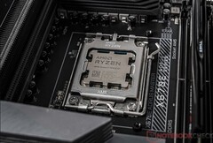 De Ryzen 7 9800X3D zal op 7 november de 7800X3D opvolgen. (Afbeeldingsbron: Notebookcheck)