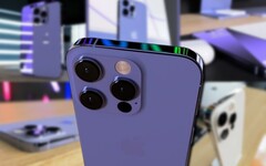 De onofficiële iPhone 14 Pro en iPhone 14 Pro Max renderings zien eruit als het echte werk. (Afbeelding bron: @atuos_user - bewerkt)