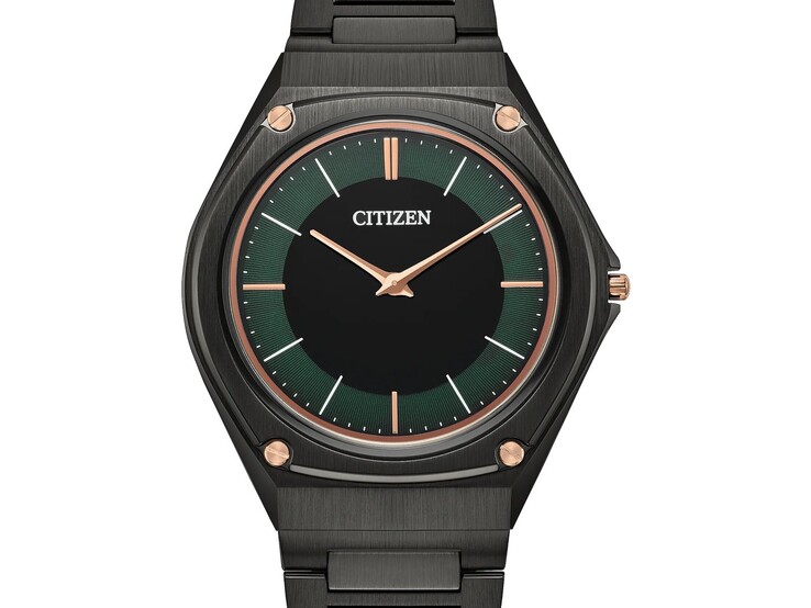 Het model AR5065-54W heeft een opvallende bosgroene wijzerplaat met een zwart midden en roségoudkleurige wijzers, indexen en schroeven op de lunette.