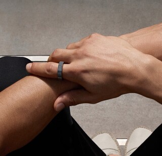 De Even R1 ring fungeert als afstandsbediening voor de bril.