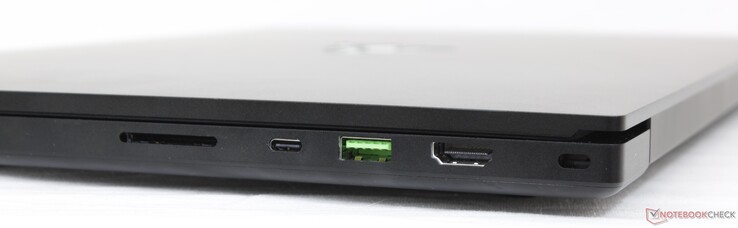 Rechts: SD-lezer UHS-III, USB Type-C + Thunderbolt 3, USB 3.2 Gen. 2, HDMI 2.0b, Kensington Lock