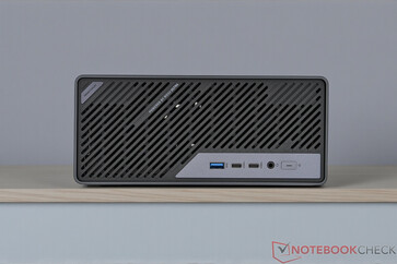 Minisforum MS-02 Ultra - Aansluitingen op het voorpaneel