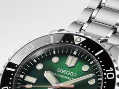 Close-up van de Seiko Marinemaster HBF003J1 met zijn groene wijzerplaat met sunburst-afwerking,