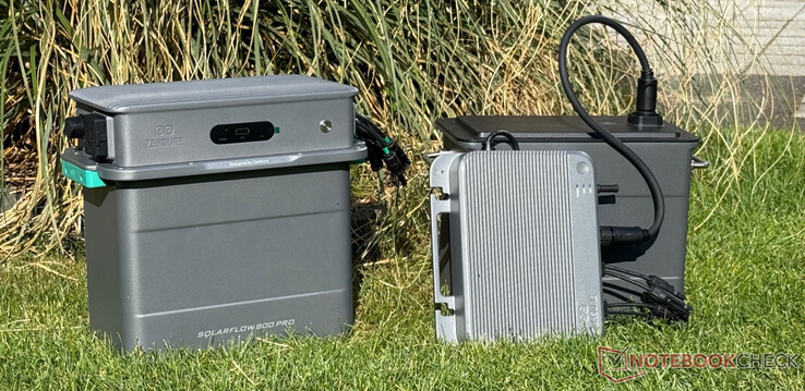 Zendure SolarFlow 800 Pro (links) en SolarFlow 800 met AB2000X (rechts)