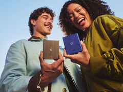 De Razr 70 Ultra is 7,19 mm dik en weegt 199 g.