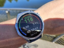 Huawei Watch GT 4 tijdens het fietsen.