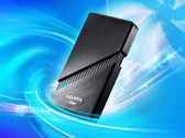 De Adata SE920 zou aanzienlijk sneller zijn dan de Samsung T9, dankzij USB 4. (Afbeelding: Adata)