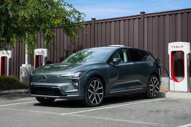 Vanaf het vierde kwartaal van 2026 kunnen bestuurders van volledig elektrische Volvo-modellen, zoals de compacte EX30, meer dan 20.000 Tesla Superchargers in heel Europa rechtstreeks gebruiken via Volvo's eigen smartphone-app