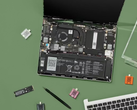Een promotiefoto van de Framework Laptop 13 waarop de interne onderdelen te zien zijn