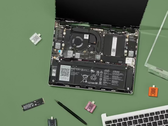 Een promotiefoto van de Framework Laptop 13 waarop de interne onderdelen te zien zijn