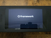 Pitstoptech zet een Framework moederbord in als gaming handheld. (Afbeeldingsbron: Pitstoptech)