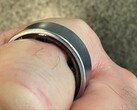 Opgezwollen Samsung Galaxy Ring op de vinger van een gebruiker. (Afbeeldingsbron: Daniel on X)