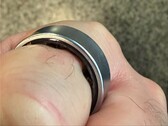 Opgezwollen Samsung Galaxy Ring op de vinger van een gebruiker. (Afbeeldingsbron: Daniel on X)
