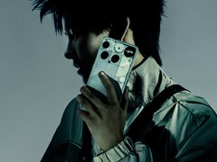 Nothing Phone (3) afgebeeld in het wit (bron: Nothing)