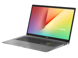 Het Asus VivoBook S15 S533EQ-BQ002T, geleverd door Asus Duitsland.