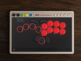 De nieuwe Arcade Controller Pro van 8BitDo beschikt over een ingebouwd scherm met geïntegreerde Ultimate-software.