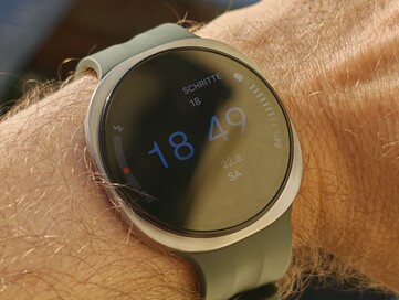 Galaxy Watch9 in direct zonlicht