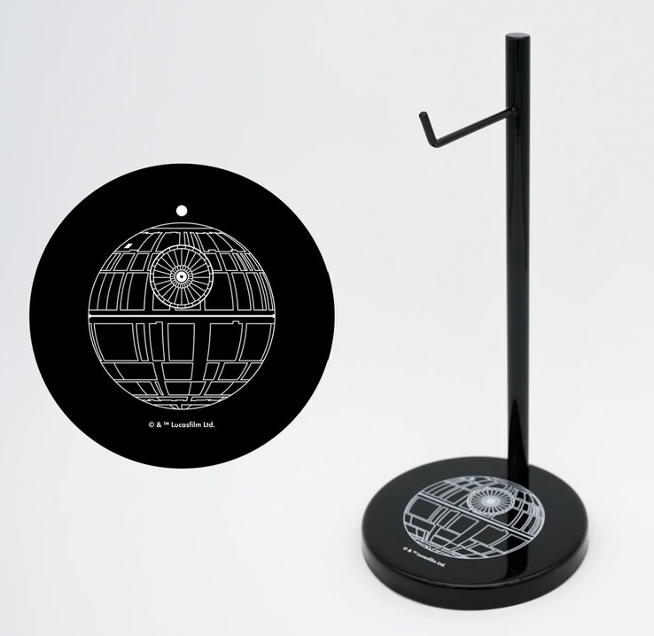 Een hoofdtelefoonstandaard met Star Wars-logo wordt meegeleverd om de limited-edition nwm ONE-hoofdtelefoon te presenteren. (Afbeeldingsbron: NTT Sonority)