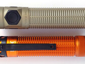 Olight Baton Ultra (boven) en Baton 4 Pro zaklampen.