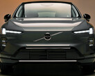 De leveringen van de nieuwe Volvo EX60 zijn in Europa van start gegaan. De elektrische SUV heeft een actieradius van maximaal 810 kilometer.