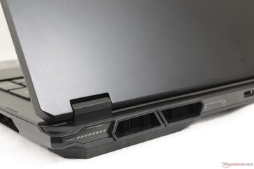 Gladde gitzwarte oppervlakken trekken lelijke vingerafdrukken aan