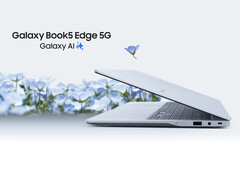 Samsung verkoopt de Galaxy Book5 Edge 5G in één kleuroptie Sapphire Blue. (Afbeeldingsbron: Samsung)