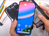 De teardown-expert is behoorlijk onder de indruk van de internals van de Google Pixel 10 Pro XL. (Afbeeldingsbron: JerryRigEverything)
