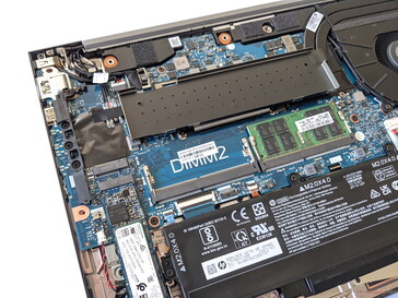 HP ZBook Firefly 15 G8 - SSD, ingebouwde WWAN (linksboven), RAM-sleuven (één vrij)