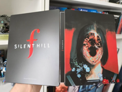Een foto van het Silent Hill f steelbook (beeldbron r/gamecollecting)