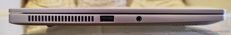 Links: Uitlaatroosters, USB 2.0, Combo audio-aansluiting