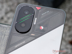 De Poco F7 zou relatief betaalbaar moeten zijn voor een smartphone met een Snapdragon 8s Gen 4 chipset en 12 GB RAM. (Afbeeldingsbron: Notebookcheck)