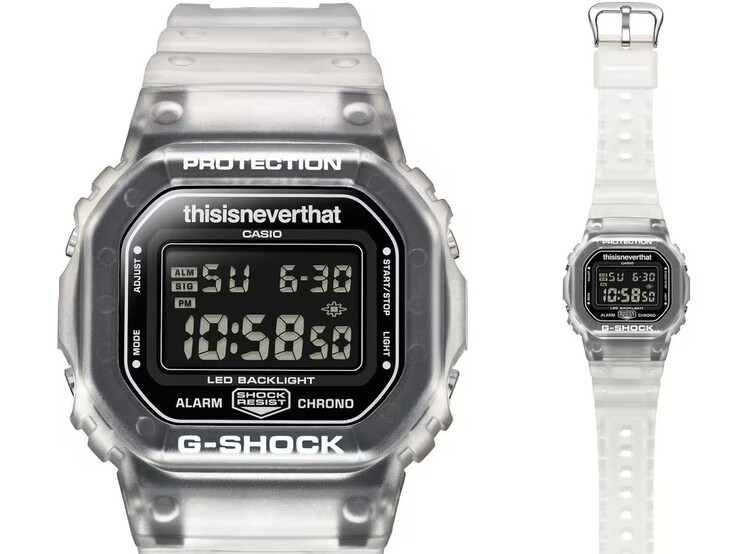 Vooraanzicht van de Casio G-Shock DW-5600TNT-7, met het omgekeerde LCD-scherm en de doorschijnende bezel.