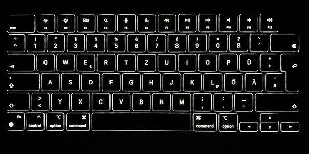 Dit toetsenbord zal in de smaak vallen bij mensen die liever 's nachts werken (Afbeelding bron: Notebookcheck - bewerkt)