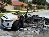 De van oorsprong witte Jaguar I-Pace was na de brand nauwelijks meer te herkennen (Image: Gonzalo Salazar)