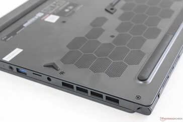 De zeshoekige ventilatieroosters zijn vergelijkbaar met die op de Dell Alienware laptops