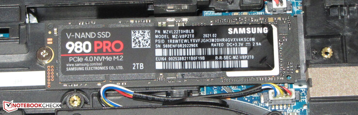 Een NVMe SSD dient als systeemschijf.