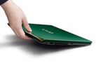 De vernieuwde Vaio SX14-R laptop in Deep Emerald biedt snellere AI-verwerkingskracht in een koolstofvezel behuizing van minder dan 1 kg.