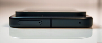 Boven: Nano SIM-lade, Microfoon